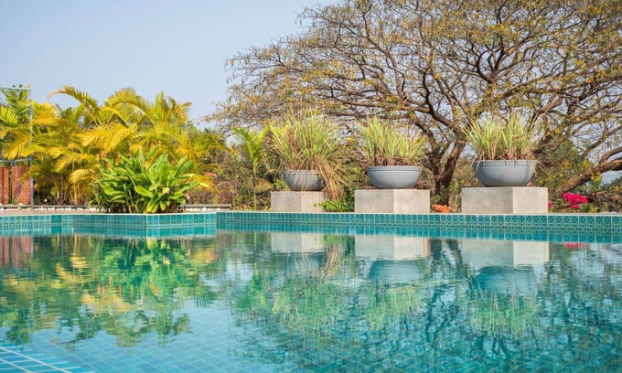 Nerul Apartment | El Arbol by Hireavilla-2br w Rooftop Pool in Nerul