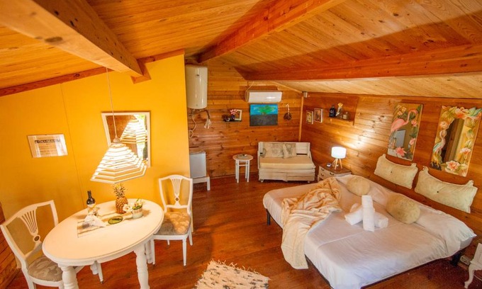Candeleda Bed & Breakfast | El Blanco - Romántica Cabaña de madera
