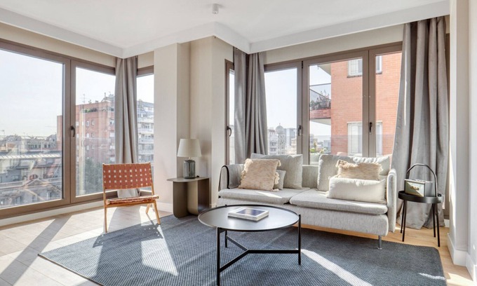 la Vila de Gracia Apartment | El Camp d'en Grassot i Gràcia Nova 3BR w/rooftop & pool, by Blueground