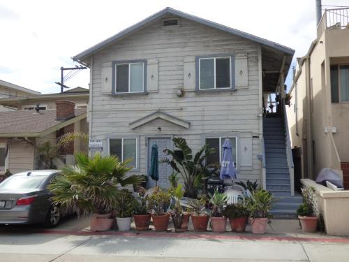 Central Mission Beach Apartment | El Carmel