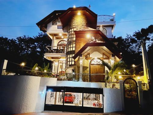 Angono Bed & Breakfast | El Castillo Bed and Breakfast