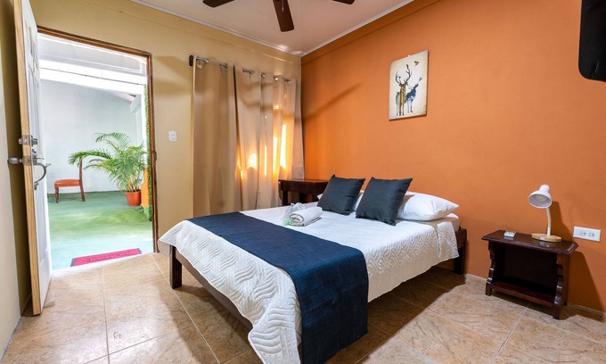 Canas Dulces Bed & Breakfast | El Cocobolo Food&rest Room 6 B&B Wifi A/C Pkg Gratis
