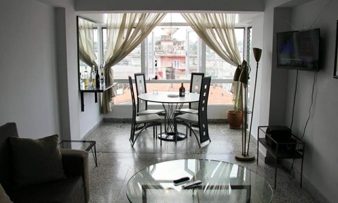 Plaza de la Revolucion Hotel | El Depa de Jose