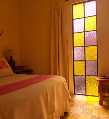 Ruta Independencia Bed & Breakfast | El Diablo y La Luna B&B
