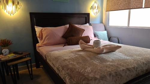 Barrio Ricos y Famosos Apartment | El Encanto Condominiums