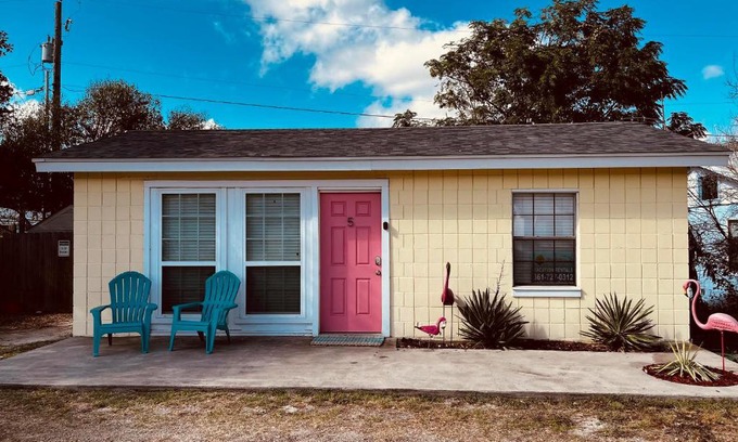 Fulton House | El Flamingo - Sun Harbor Cottage #5