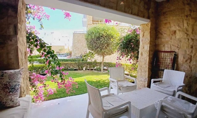 El Gouna Apartment | El Gouna Swan Lake Directly at the Crystal Laggon, Conference area, 10min Downtown, Marina