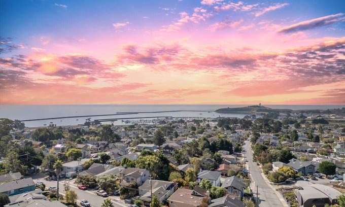 El Granada House | El Granada Getaway - Harbor and Ocean Views!