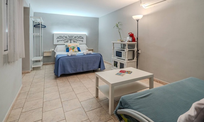 La Catedral Bed & Breakfast | el jardin room la calleja