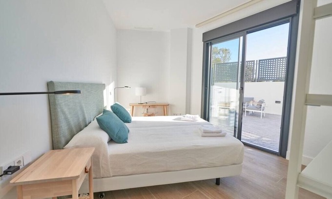 Palmones Apartment | El Limonar 5: Colossal Apartment with terrace