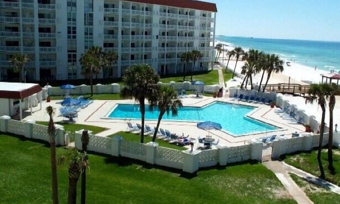 Fort Walton Beach Condo | El Matador 425 by Alicia Hollis Rentals FREE TICKETS! $300/Day