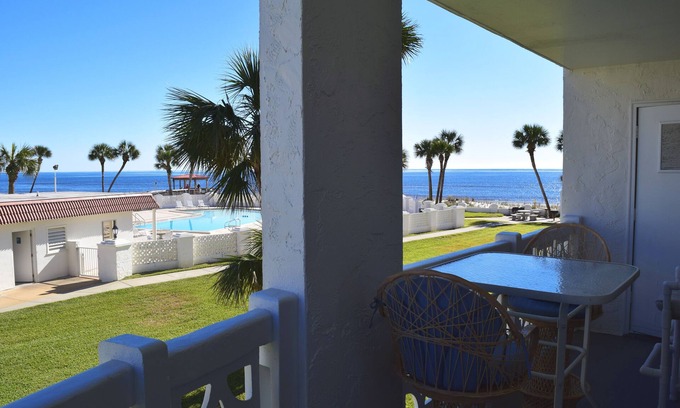 Fort Walton Beach Condo | El Matador 424 by Alicia Hollis Rentals Open Aug 9 FREE TICKETS! $300/Day