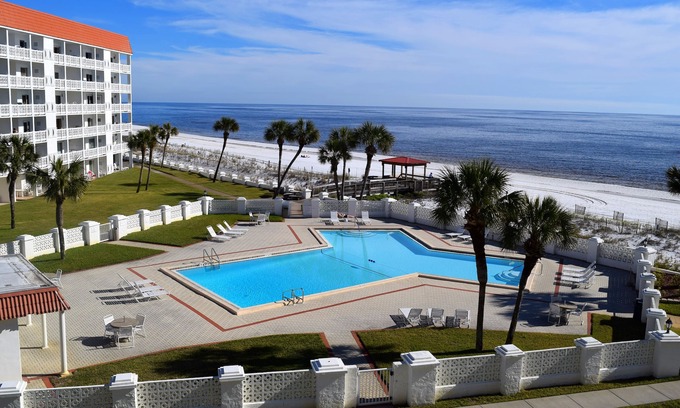 Fort Walton Beach Condo | El Matador 445 by Alicia Hollis Rentals Open Aug 17 FREE TICKETS! $300/Day