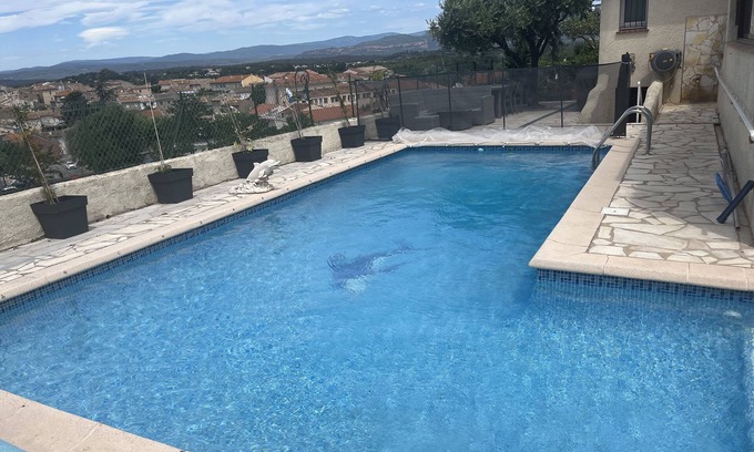 Roquebrune-sur-Argens Apartment | El paraiso self-contained studio in the center of Roquebrune sur argens