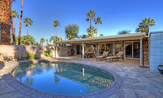 Palm Desert Villa | El Paseo, 'The Rodeo Drive of Beverly Hills' In Palm Desert. Free Wi FI