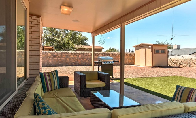Biggs Field House | El Paso Smart House: Backyard - 12 Mi to Downtown