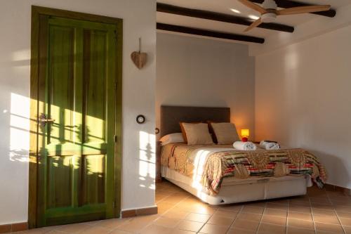 Cuevas del Becerro House | El Pinsapo Casa Rural