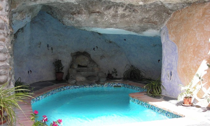 Guajar Faraguit House | El Sol: Holiday home with cave pool! Enjoy mountains, beach and Granada/Malaga