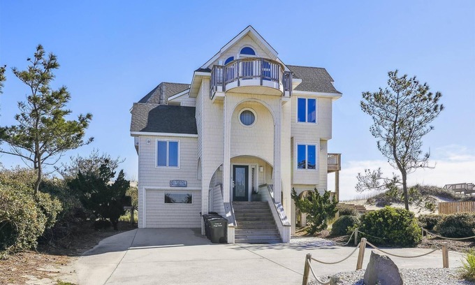 South Nags Head House | El Sueno -Beautifully Maintained 5BR Oceanfront with Hot Tub