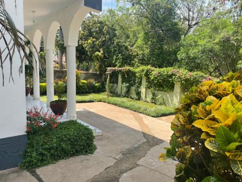 Kisumu Bed & Breakfast | El Tessa garden/serviced apartment