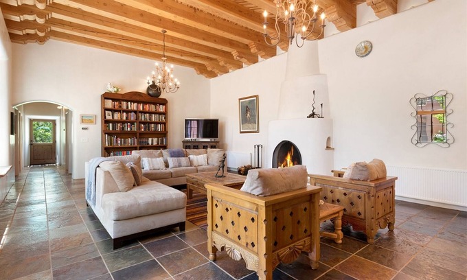 Tesuque House | El Torreon - Luxury Home, Serene Surroundings