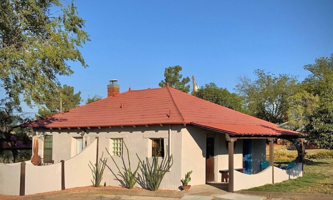 Alpine House | El Viejo Adobe - Across from Sul Ross campus!