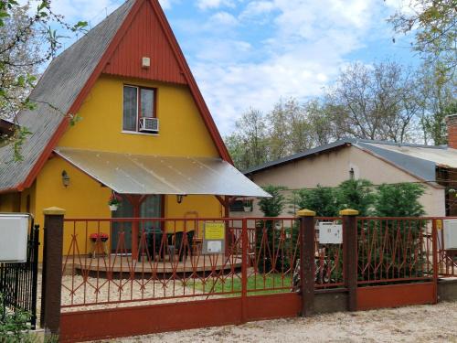 Gyoparosfuerdo House | Elbújtat-Lak Vendégház Gyopárosfürdő