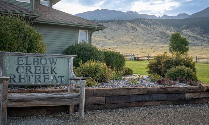 Livingston House | Elbow Creek Retreat-Spacious home with incredible mountain views & a hot tub!