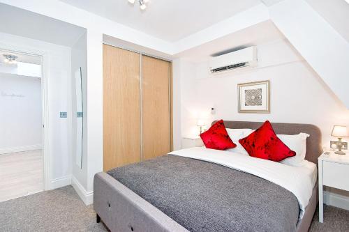 Temple House | Eldon Chambers Flat 2 by City Living London