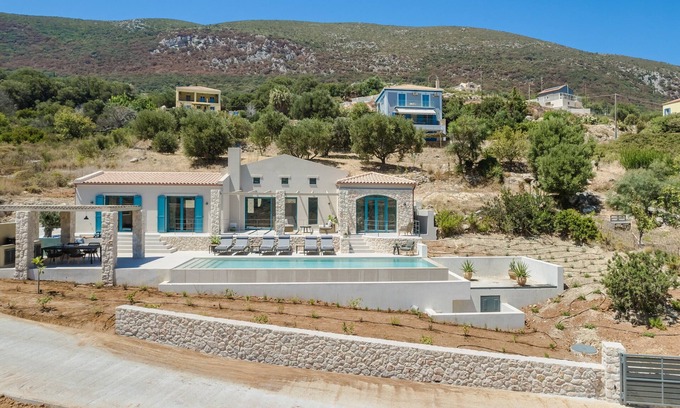Zola Villa | Electra Zolla Villa