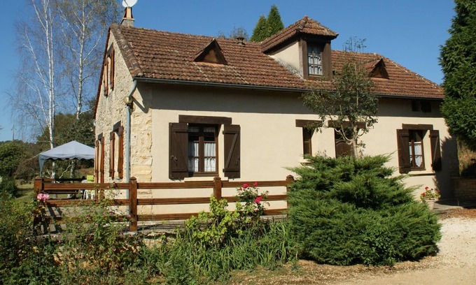 Prats-du-Perigord House | Elegant Cottage with Swimming Pool in Prats-du-Périgord