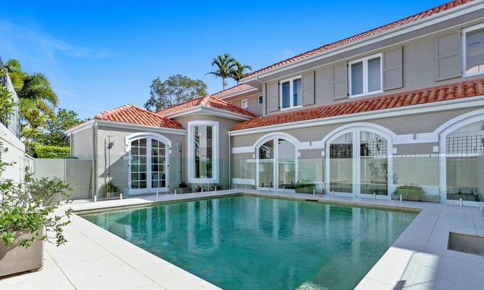 Noosaville House | Elegance On The River, Noosa Waters
