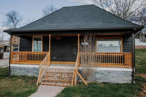 Columbia House | Elegance on Woodland Street!