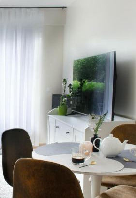 Fontenay-aux-Roses Apartment | Elegance w mobile Wi-Fi 7' to RER B Paris direct line Airports CDG and ORY