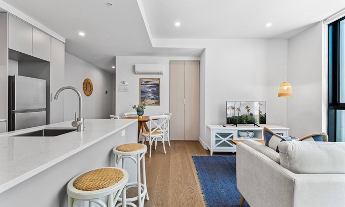 Preston Apartment | Elegant 1-Bed by Shops with Rooftop Swimming Pool