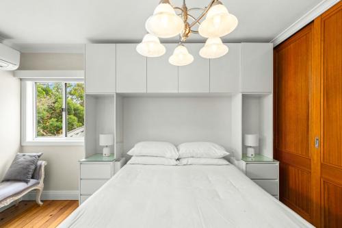 Balmain House | Elegant 1-Bed with Study by Balmain Wharf