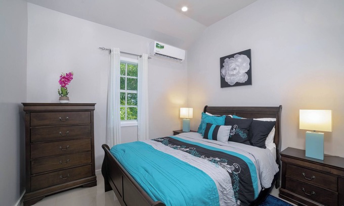 Buckleys Village Apartment | Elegant 1-bedroom apartment with AC and WiFi in Pleasant Buckleys