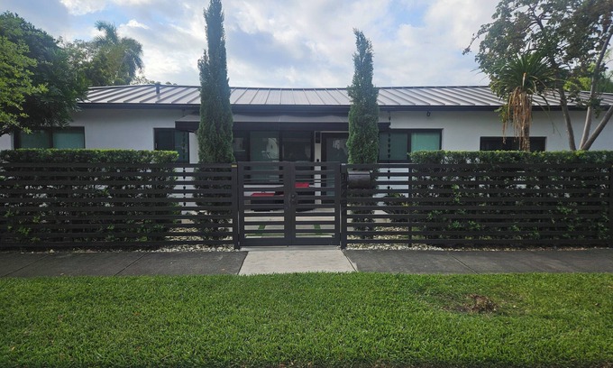 Coral Way House | Elegant 1-bedroom house with AC, WiFi in fantastic Miami