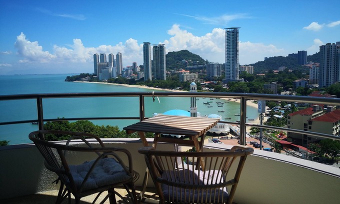 Tanjung Bungah House | Elegant 121 sqm apartment with fantastic sea views