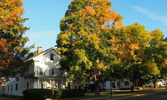 Lee House | Elegant 19th Century New England 2BR vacation rental at Garfield House