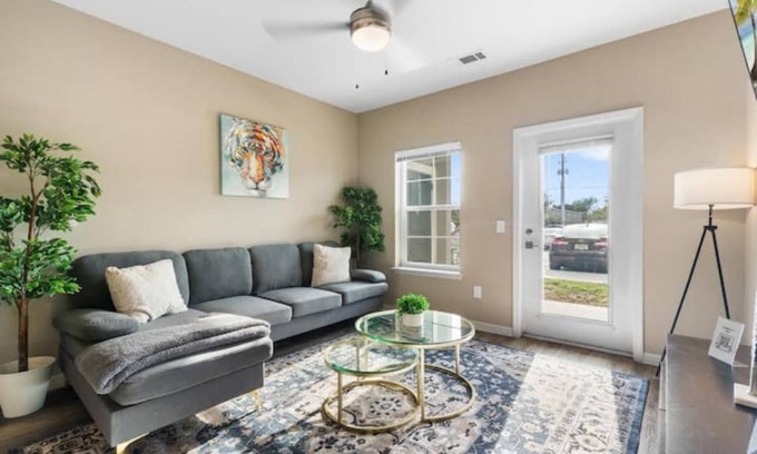 Melbourne Condo | Elegant 1BR/1BA Condo with Pool, Gym and Laundry