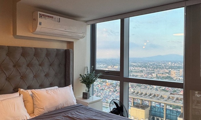 Bagumbayan Condo | Elegant 1BR, Panoramic Pool, Great View, Eastwood City near CBD Ortigas CBD - 24