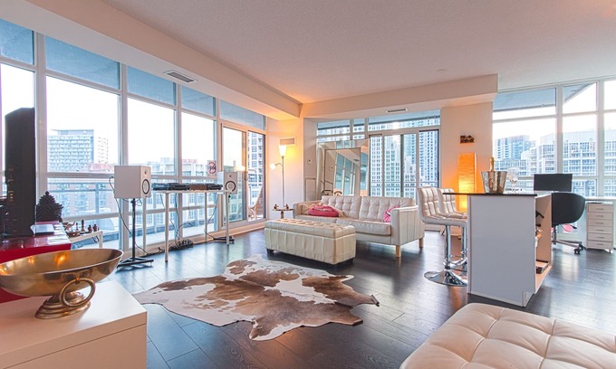 Bathurst Quay Apartment | Elegant 2 BD Waterfront Condo Downtown Toronto