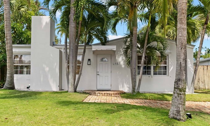 Southside House | Elegant 2 bedroom cottage on intercostal