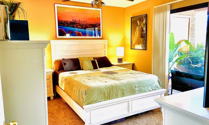 Quail Canyon Condo | Elegant 2-Bedroom Sabino Canyon Condo with Mountain View and Swimming Pool