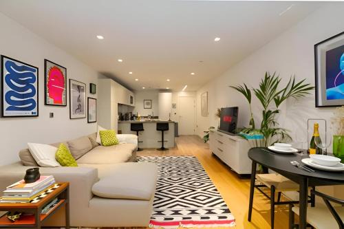 Hoxton West Apartment | Elegant 2BD Flat Near Old Street, London
