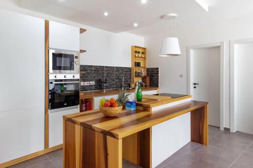 Swieqi Apartment | Elegant 2BR Apartment close to Beach and Paceville