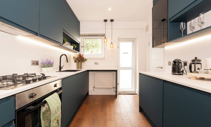 Greenwich Apartment | Elegant 2BR Home | C. London Links | Own Entrance