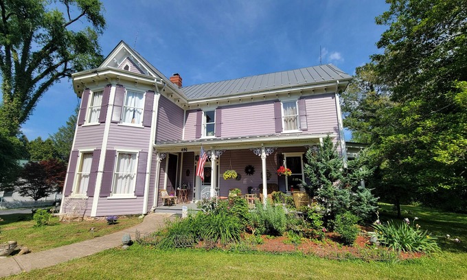 Washington House | Elegant 3 bdr/3 bath home in the village of Little Washington! Gourmet kitchen!