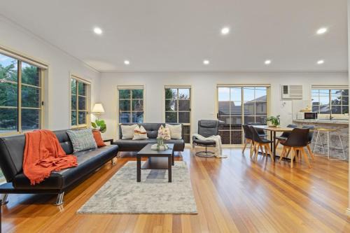 Glen Waverley House | Elegant 3-Bedroom Retreat in Prime Glen Waverley